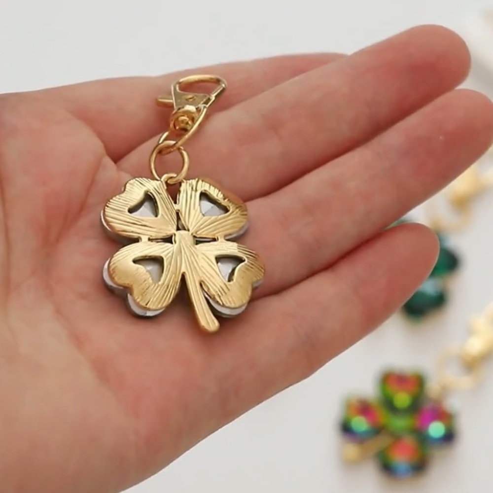 LUCKY 4 LEAF CLOVER CHARM - Picture 3 of 3